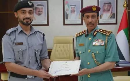 شرطة عجمان تكرم شرطي بسبب ما فعله تجاه سيدة مصرية