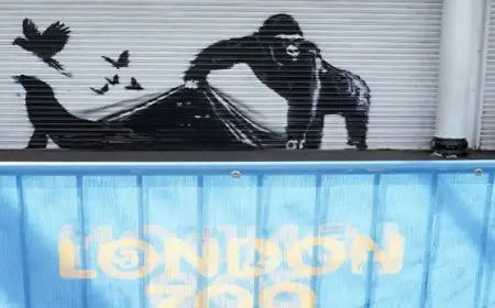 حديقة حيوان لندن تزيل جدارية بانكسى لتعطل بوابتها بسبب حشود الزوار