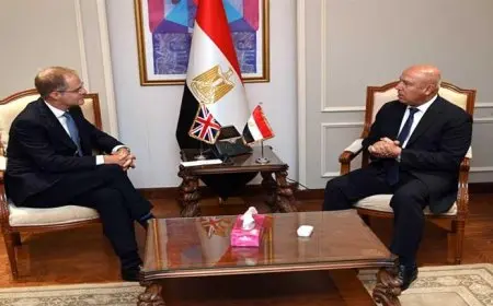 كامل الوزير يلتقي سفير بريطانيا لبحث فرص التعاون المستقبلي في الصناعة والهيدروجين الأخضر