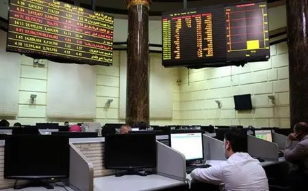 المؤشر الرئيسي للبورصة يقلص مكاسبة في أغسطس.. ما الأسباب؟
