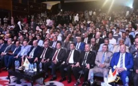 الشعب الجمهوري ينظم احتفالية لأوائل الثانوية بحضور قياداته