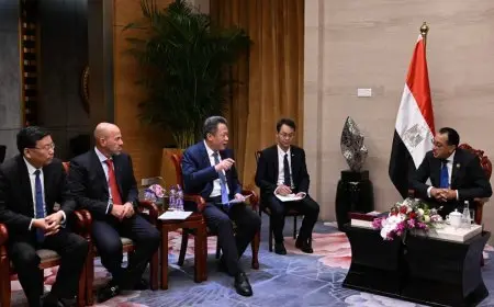 رئيس الوزراء يلتقي نائب رئيس مجلس الإدارة والمدير العام لشركة “خنان” الصينية للاستثمار