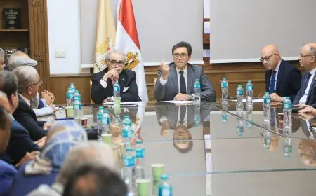 وزير الثقافة يجتمع مع أعضاء اتحاد كتاب مصر
