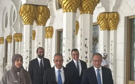 وزير الخارجية يزور ضريح مؤسس دولة الإمارات “الشيخ زايد آل نهيان”