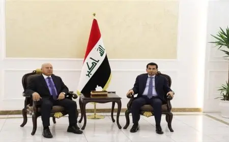 وزير الصناعة يصل لبغداد لبحث مشاركة شركات مصرية متخصصة بأعمال الطرق بمشروعات بالعراق