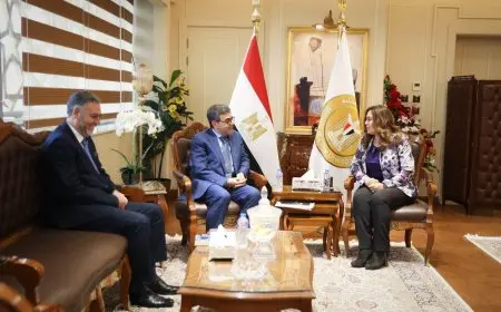 وزيرة التنمية المحلية تبحث تشغيل الوحدات البيطرية الموجودة في المجمعات الزراعية