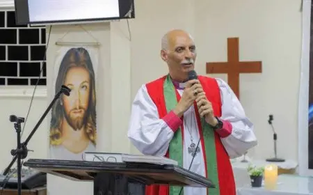 رئيس أساقفة الكنيسة الأسقفية يترأس خدمة القداس الإلهي بالكاتدرائية الأسقفية