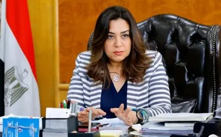 وزيرة التنمية المحلية تتابع مع محافظ القاهرة مقترح تطوير ورفع كفاءة شوارع العتبة بعد إزالة آثار حريق الموسكي