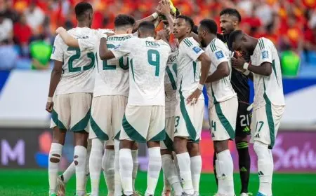 الشوط الأول.. السعودية تنتزع التعادل من الصين رغم النقص العددي