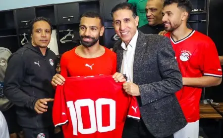 منتخب مصر يحتفل بوصول محمد صلاح للمباراة الـ100 دوليًا