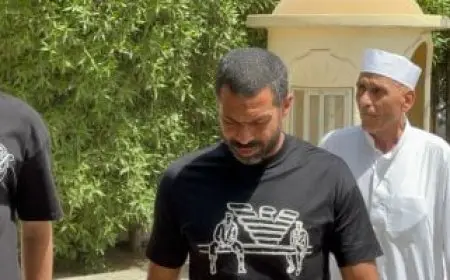 أحمد فتحي وطاهر أبو زيد على رأس الحاضرين في جنازة إيهاب جلال