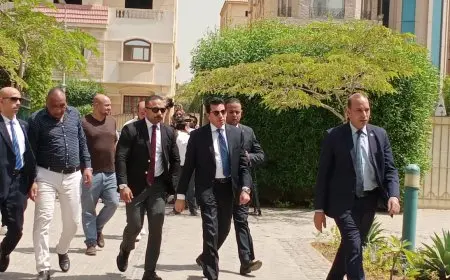 وزير الرياضة على رأس الحاضرين في جنازة إيهاب جلال