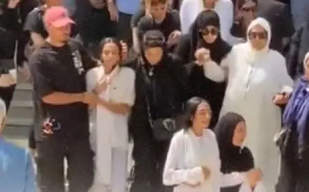 زوجة وبنات إيهاب جلال يودعن الراحل بـ«أزياء بيضاء»