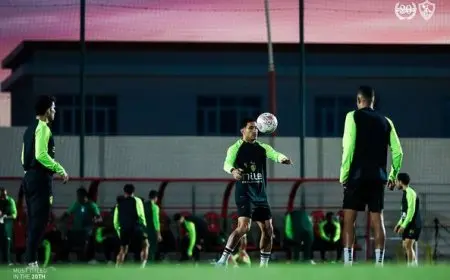 نائب السفير المصري في كينيا يؤازر الزمالك في المران استعدادا للشرطة الكيني