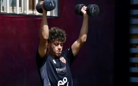 إمام عاشور يشارك في تدريبات الأهلي الجماعية