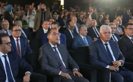 رئيس الوزراء يحضر تخريج الدفعة الأولى من طلاب الجامعات الأهلية بالمتحف الكبير