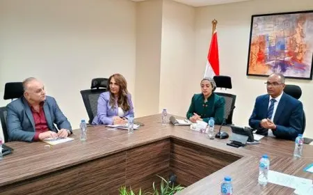 الإسكان تناقش خطة إعادة تأهيل ورفع كفاءة محطة معالجة الصرف الصحي بمدينة دهب