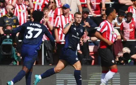 أول هدف لدي ليخت مع مانشستر يونايتد.. وراشفورد يُنهي صياماً طويلاً