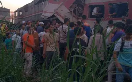 السكة الحديد تكشف تفاصيل تصادم قطارين بالشرقية.. وكامل الوزير يتفقد الحادث