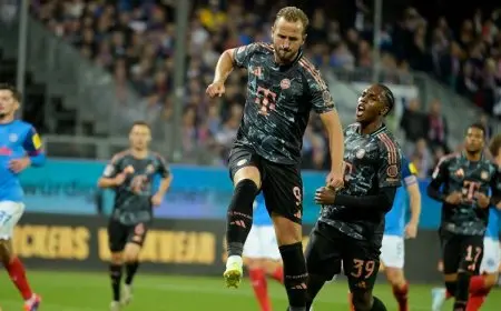 “هاتريك” كين يقود بايرن ميونيخ لاكتساح كيل وتصدر الدوري