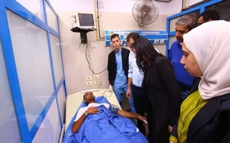 وزيرة التضامن تزور مصابي حادث تصادم قطاري الشرقية