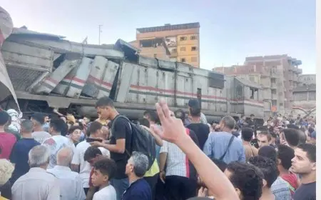 الفريق كامل الوزير يكشف تفاصيل حادث قطاري الشرقية ويتعهد بإنهاء تدخل العنصر البشري