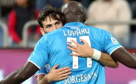 نابولي يتصدّر الدوري الإيطالي بعد فوز ساحق على كالياري