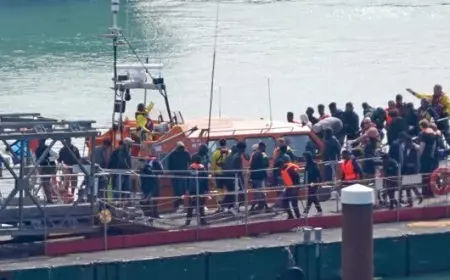 مصرع ثمانية مهاجرين جراء انقلاب قاربهم في بحر المانش