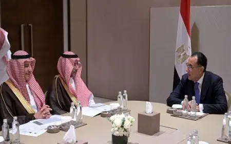 رئيس الوزراء: ورثنا البيروقراطية من الاستعمار البريطاني ونعتذر على نقلها للسعودية سابقا