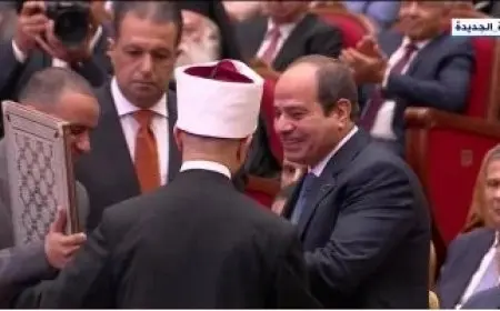 وزير الأوقاف يهدي نسخة من القرآن إلى الرئيس السيسي