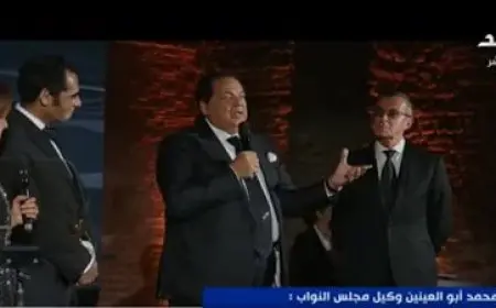 نجوم مهرجان فينيسيا السينمائي يحتفلون بعيد ميلاد النائب محمد أبو العينين