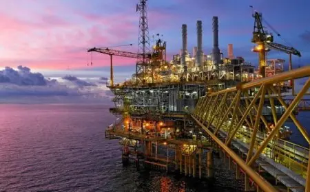 النفط يواصل الصعود وسط مخاوف بشأن إنتاج أمريكا وانخفاض متوقع في المخزونات