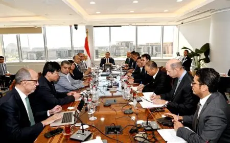 وزير الإسكان يتابع موقف المشروعات المنفذة بالعاصمة الإدارية والعلمين الجديدة