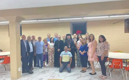 بطريرك الأقباط الكاثوليك يلتقي أعضاء لجنة شراء وتسلم عقود الملكية الخاصة بكنيسة يسوع الملك بنيوچيرسي