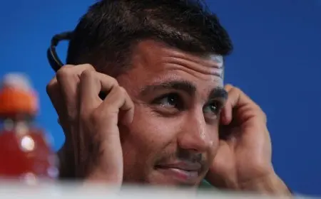 تيباس يدعم شكوى رودري من ضغط المباريات: حان الوقت لنقول كفى