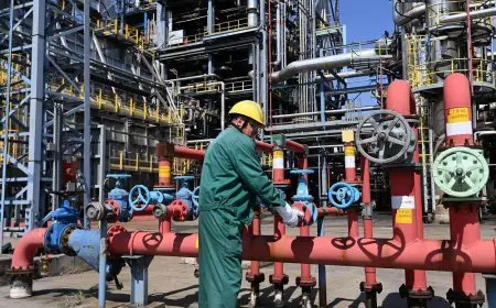 أسعار النفط عالميًا.. خام برنت يصعد بعد خفض الفائدة