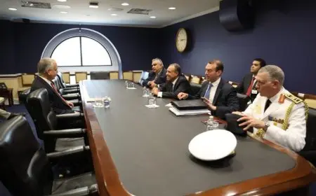 وزير الخارجية يؤكد أهمية العمل على إنشاء دولة فلسطينية مستقلة