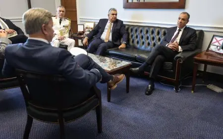 وزير الخارجية يلتقي عدد من قيادات مجلسي النواب والشيوخ الأمريكيين