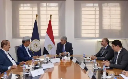 وزير السياحة والآثار يلتقي رئيس «الحكير القابضة» لبحث فرص الاستثمار السياحي في مصر