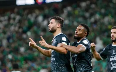 هدفان في الوقت بدل الضائع ينقذان الأهلي من فخ ضمك