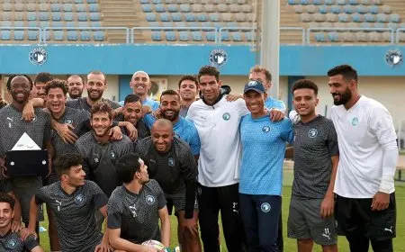 فيستون ماييلي يتوج بجائزة لاعب الشهر في بيراميدز