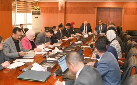 تفاصيل لقاء وزير الصناعة مع مستثمرين سوهاج.. سمع المشاكل ووعد بالحل