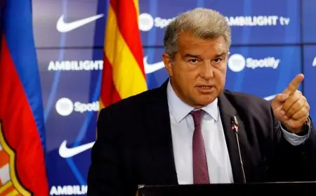 معارضون لجوان لابورتا في برشلونة يهدّدونه بحجب الثقة