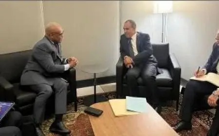 وزير الخارجية يلتقي سكرتير عام منظمة الدول الثماني الإسلامية النامية