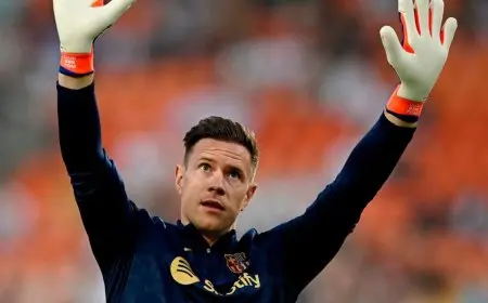 إلى متى يستطيع برشلونة ضم بديل لحارسه تير شتيغن؟