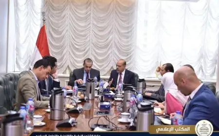 وزير الشئون النيابية: الدولة حريصة على مصالح العمال وتشجيع الاستثمار