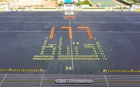 وزير الدفاع يشهد حفل تخرج الدفعة 166 من كلية الضباط الاحتياط