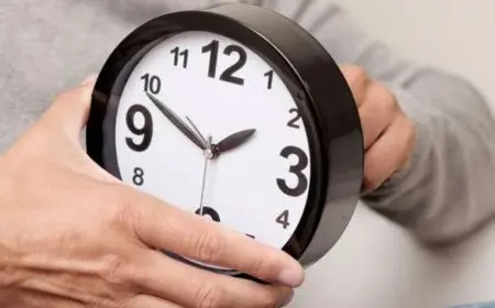 موعد تغيير التوقيت الصيفي.. اظبط ساعتك على تطبيق التوقيت الشتوي في هذا اليوم