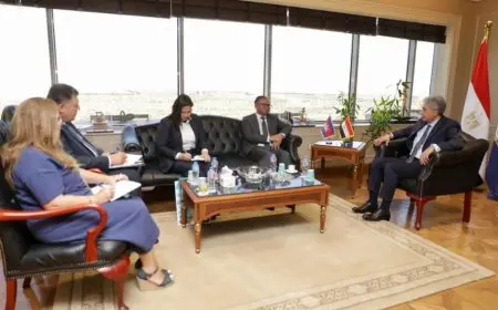 وزير السياحة يبحث مع سفير كمبوديا تطوير علاقات التعاون بين البلدين بمجال السياحة والآثار
