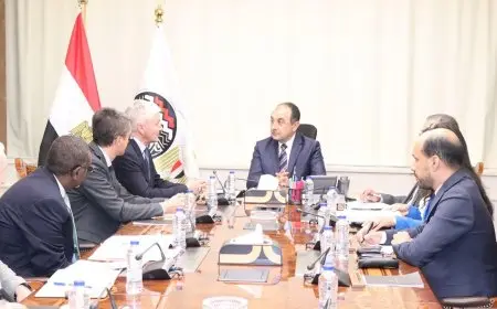 وزير قطاع الأعمال العام يبحث مع وفد البنك الدولي تعزيز التعاون المشترك